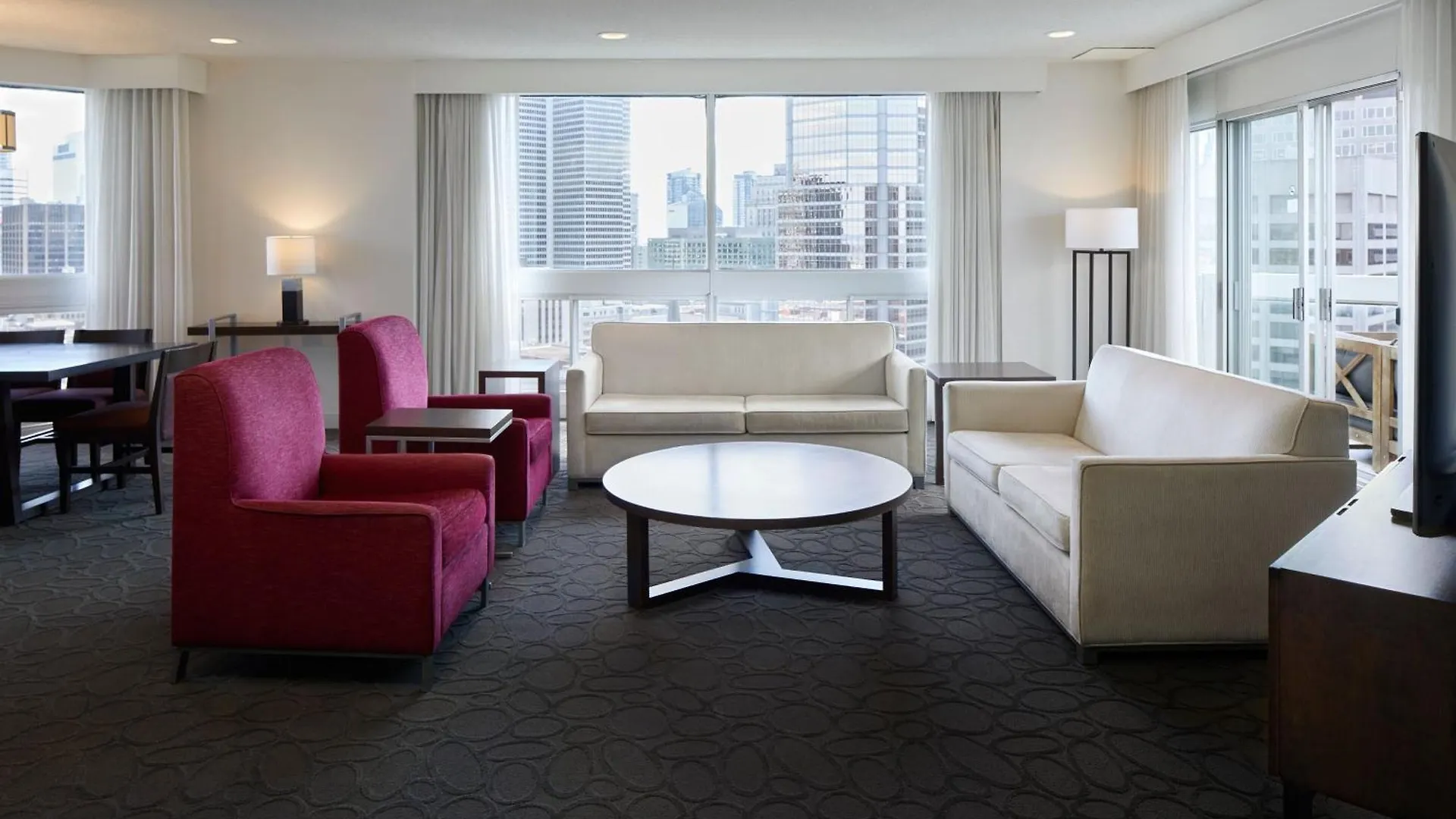 Delta Hotels By Marriott Montreal 4*,