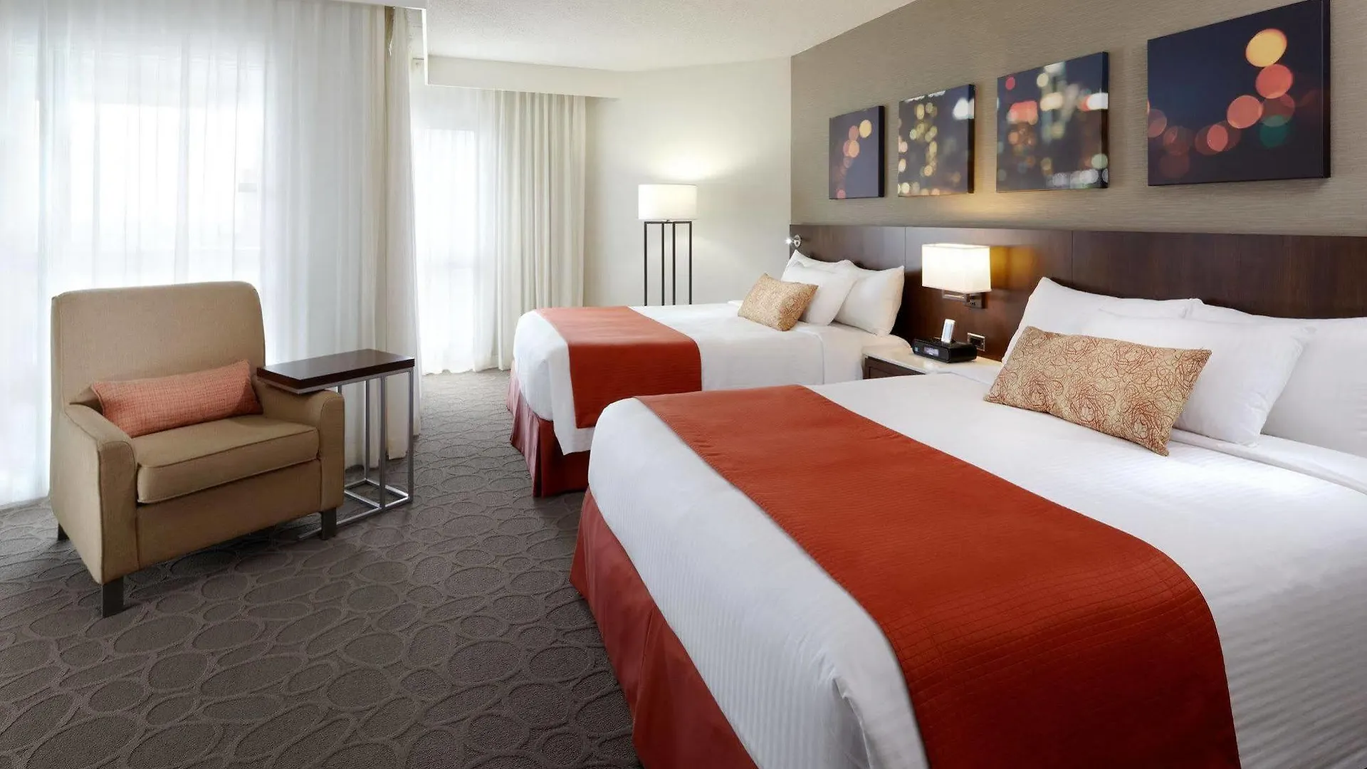 Delta Hotels By Marriott Montreal 4*,